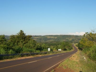 Inauguró un camino clandestino y cobraba peajes para evitar controles