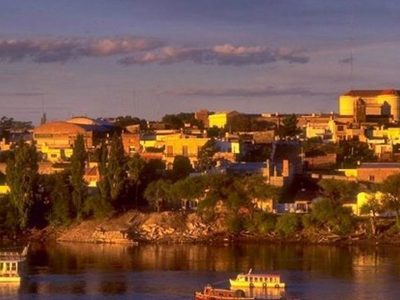Una joya de la Patagonia: el cruce en lancha entre dos provincias que combina historia, playas y aventura