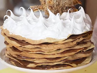 No tires las tapas de empanadas secas o rotas: prepará esta falsa torta Rogel que es ideal para merendar