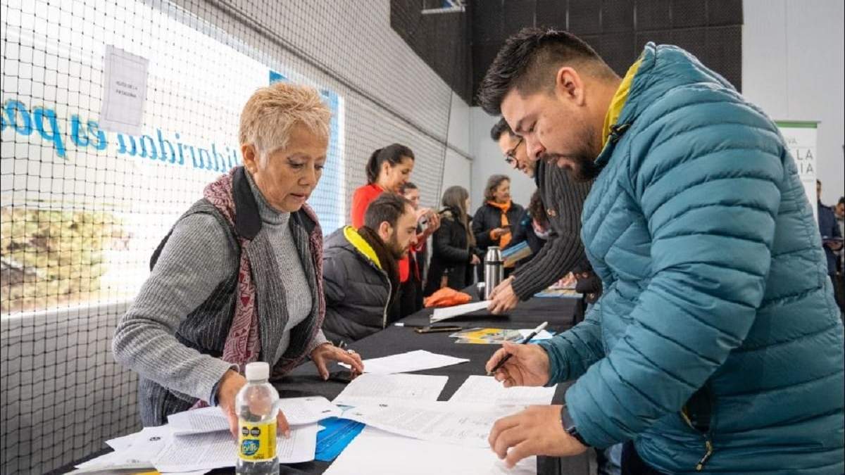 Los propietarios de lotes de la V Etapa, recibieron las actas de adjudicación. Fuente: (Prensa Foro)