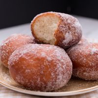 Muy rico y fácil: la receta de las bolas de fraile o berlinesas con la que vas a quedar de diez