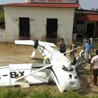 Se desploma avioneta en la Costa Chica; el piloto resulta ileso