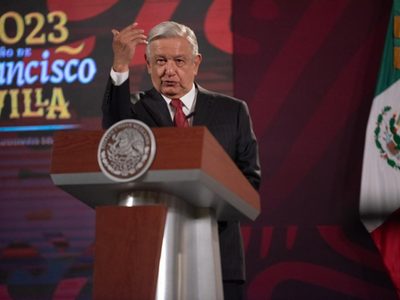 “Eso sí calienta”: AMLO sobre críticas de Calderón a estrategia de abrazos a la delincuencia