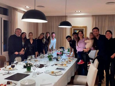 Reunión en la Quinta de Olivos: el abogado de una de las presentes señaló que hay más de 20 fotos