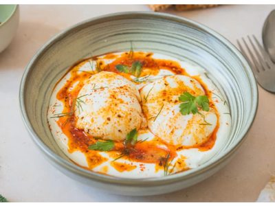 Receta exprés: prepará huevos turcos en 10 minutos y disfrutá de un plato gourmet sin complicaciones