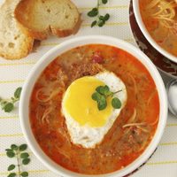 Sopa criolla: la cena perfecta que podés hacer con lo que tenés en casa