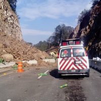 En Edomex, tormentas inundan 618 viviendas y derrumbe cierra la autopista Toluca-Naucalpan