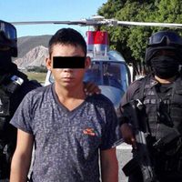 Autodefensas entregan a la Policía a 20 presuntos "tequileros"; sólo consigan a 4