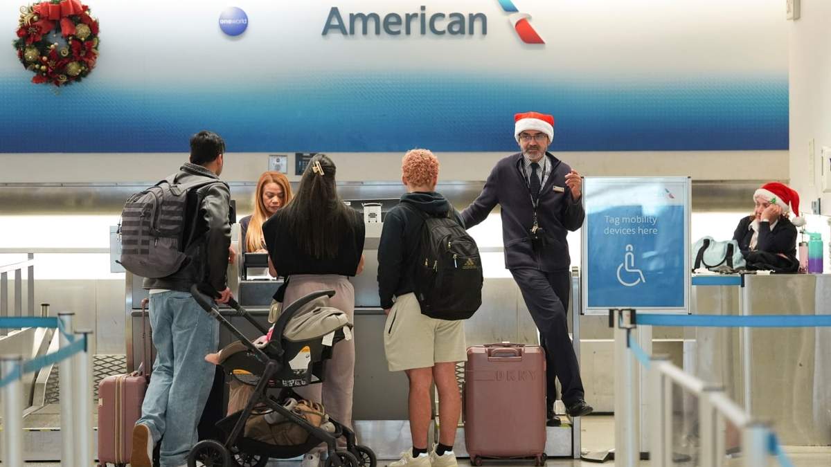 Pasajeros de American Airlines afectados por suspensión de vuelos