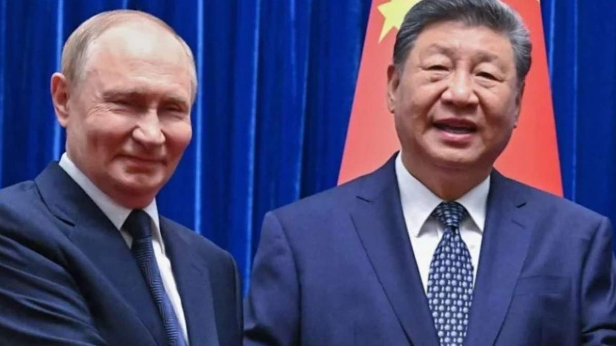En un momento espontáneo durante la conmemoración del fin de la Segunda Guerra Mundial, Xi habló de predicciones sobre longevidad humana mientras caminaba junto a Putin.