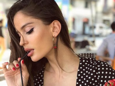 ¡Se resbala! El vestido de Natalia Barulich llega al límite de lo indebido ¡Divina!
