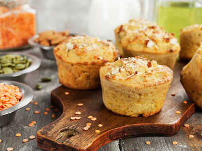 Muffins de lentejas rellenos de queso: increíblemente ricos para picotear algo salado en casa