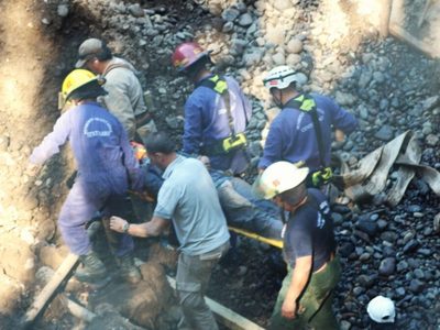Dieron de alta al trabajador de Centenario que cayó a la obra de una planta cloacal