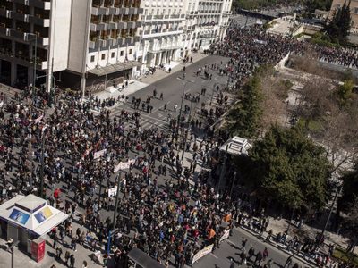 Las huelgas y protestas contra el gobierno de Grecia paralizan el país