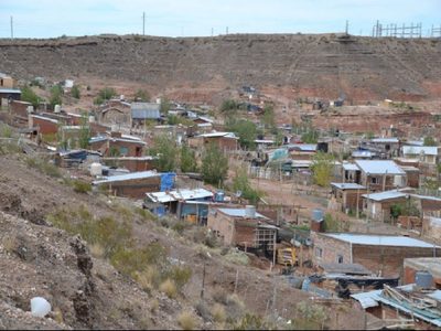 Un hombre atacó a puñaladas a una mujer que le había dado refugio en su casa en Neuquén