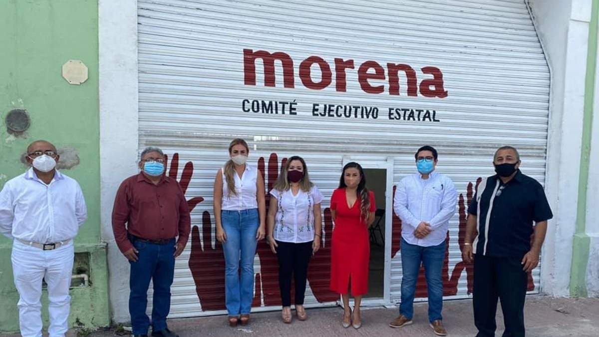 Jessica Saidén (izq.) publicó fotografías junto a directivos de Morena en Yucatán