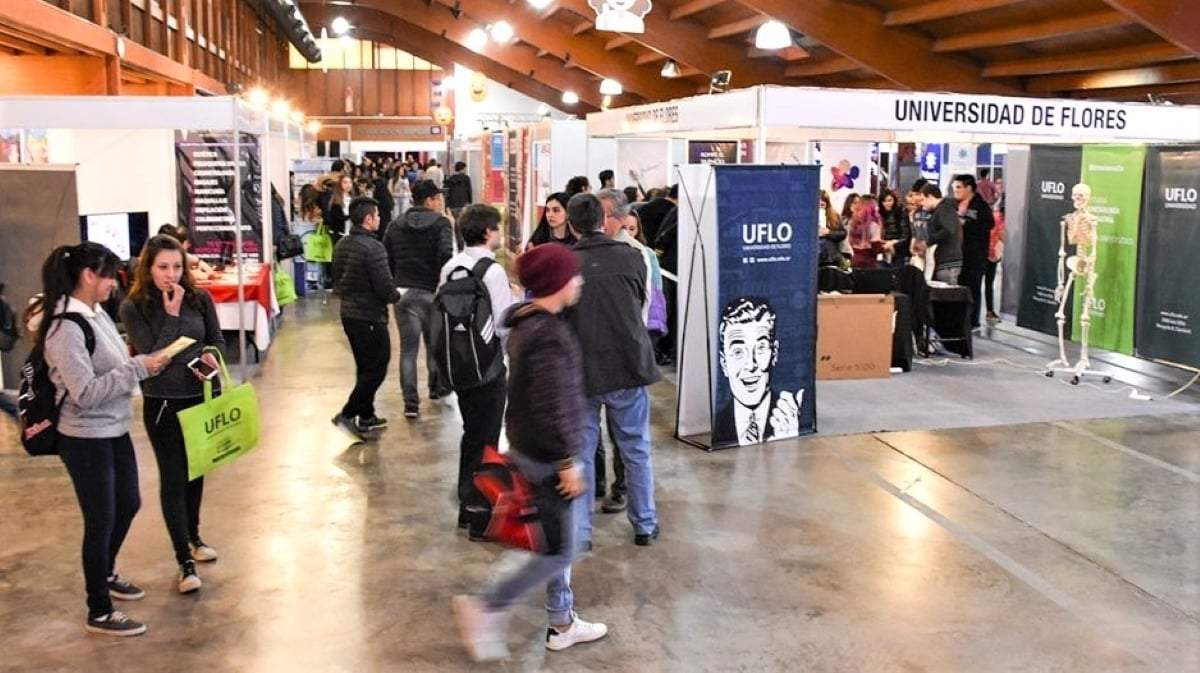 El evento ofrece información sobre más de 20 institutos y universidades de la región y el país. Fuente: Prensa Gobierno de Neuquén.