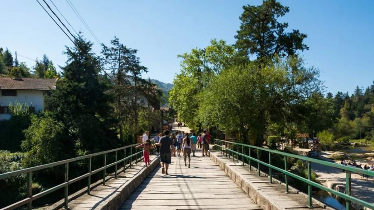La Cumbrecita es uno de los refugios del sonido más preciado del país, sus calles peatonales invitan a distenderse, hacer ejercicios y disfrutar de la plena naturaleza.