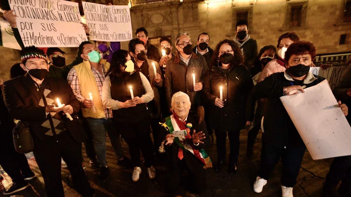Protesta de papás de niños con cáncer
