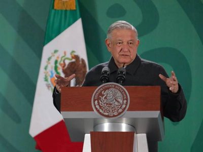 AMLO arremete de nuevo contra Aristegui: simulaba, está a favor del bloque conservador