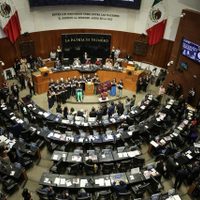 En albazo, senadores oficialistas aprueban crear comisión en INE para evitar "narcocandidaturas"