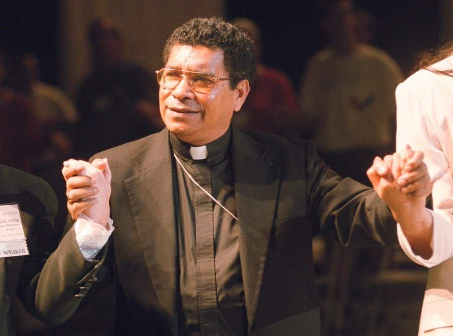Obispo Carlos Ximenes Belo