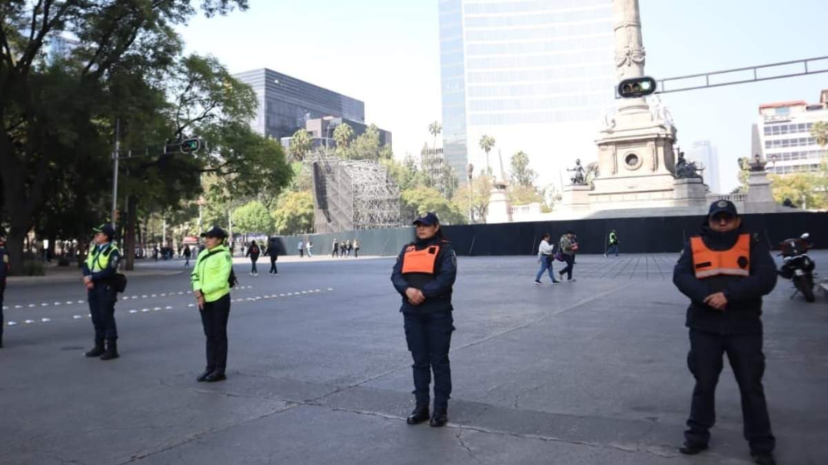 Policías en las inmediaciones del Ángel de la Independencia