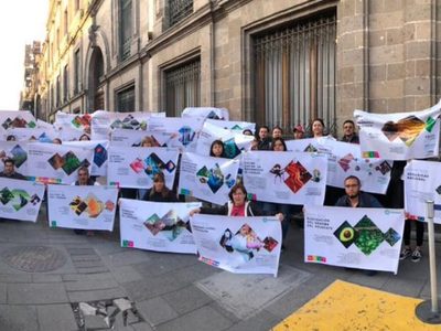 Académicos del Cinvestav protestan frente a Palacio Nacional por recortes