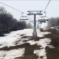 La escasez de nevadas en el Cerro Chapelco afecta al turismo en San Martín de los Andes