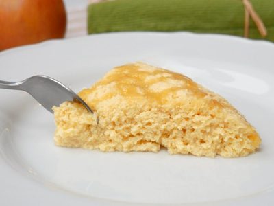 Postre fácil y rápido: en 1 minuto transformá manzana y yogur en un delicioso postre cremoso sin horno