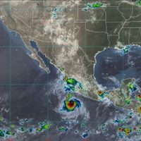 Huracán Bonnie se fortalece frente a México, pero se adentra en el mar