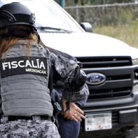 Matan a jefe de tenencia de Capacuáro, Michoacán; pobladores queman autos