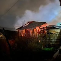 Un incendio generalizado consumió una vivienda y afectó a otra en San Martín de los Andes