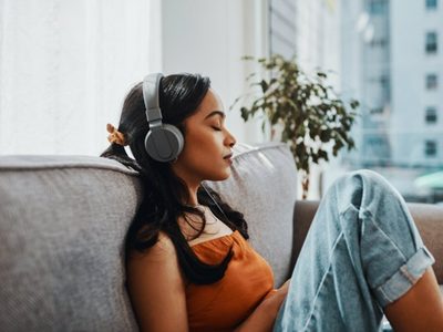 Música clásica mejora estado de ánimo en pacientes con depresión al sincronizar "amígdala extendida"
