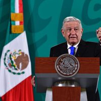 AMLO se define por mantener concesión a Telmex, icono de la política privatizadora de Salinas