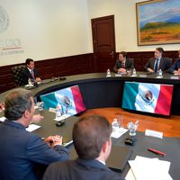 Peña Nieto promete justicia, recursos para proteger a periodistas y posible relevo de fiscal especial