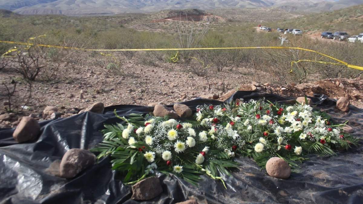 Flores en la zona donde ocurrió la masacre, en una imagen del 12 de enero de 2020
