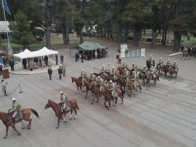 San Martín de los Andes: un empleado municipal fue apuntado por un soldado