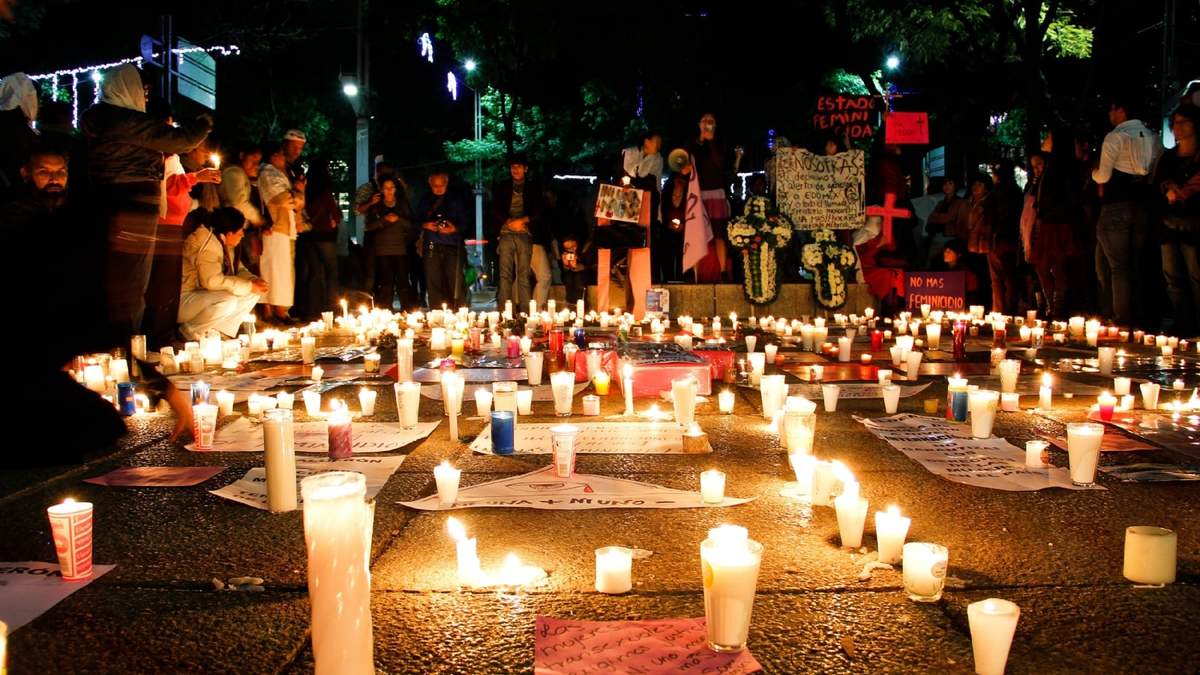 Protesta afuera de la PGR por el feminicidio de Marisela Escobedo