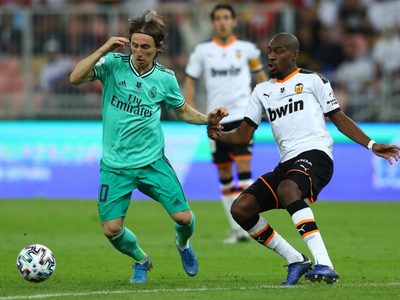 El Real Madrid choca en un partido clave con Valencia