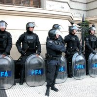 Polémica medida para regular el uso de armas de las fuerzas de seguridad