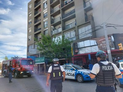 Un departamento explotó, se incendió y atemorizó a los vecinos de Neuquén Capital