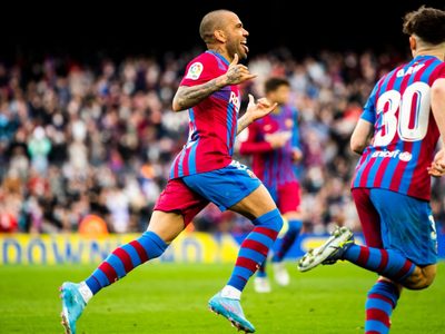 Barcelona remonta y vence al Atlético de Madrid para colocarse en zona Champions