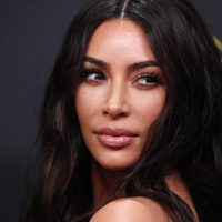 ¡Se le marca todo! Kim Kardashian presumió sus mejores curvas con esta prenda que deja ver de más