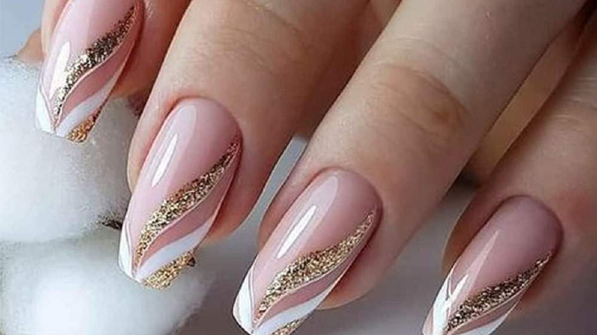 Diseño de nail art con líneas y curvas. Fuente: (X)