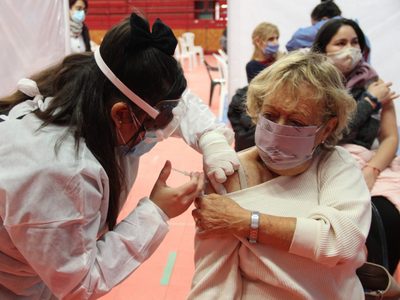 En Neuquén comenzarán a combinar vacunas: quiénes pueden hacerlo y a partir de cuándo