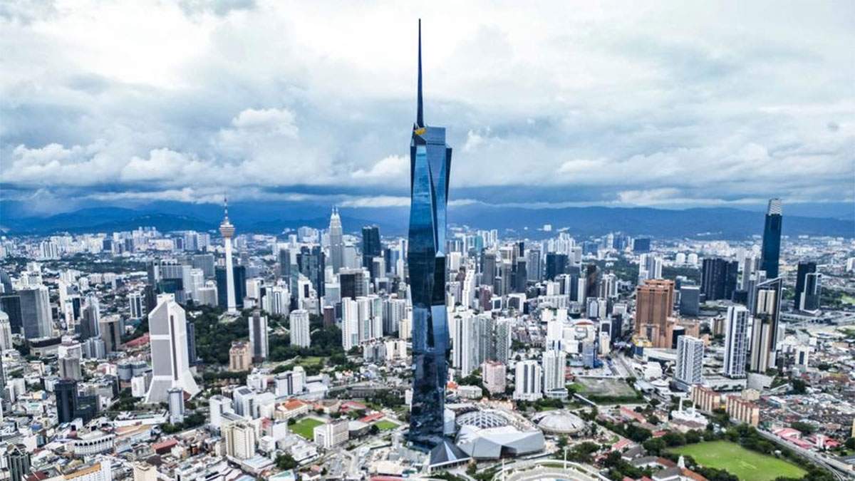 La torre Merdeka 118, donde se celebran las conversaciones económicas y comerciales entre China y Estados Unidos, en Kuala Lumpur, Malasia.