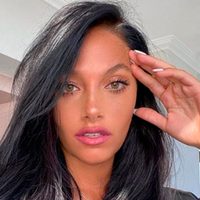 Imperdible secuencia: con su cautivadora mirada en primer plano, Oriana Sabatini nos causó un shock