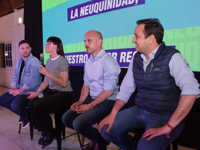 Corroza afirmó que defender el modelo neuquino "es esencial” tras reunirse con jóvenes vecinos
