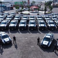 Gobernador Durazo duplica estado de fuerza con más patrullas y reconoce a policías en su día